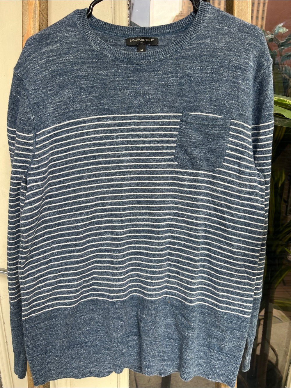 Banana Republic Men's Blue and White Striped Crewneck Sweater